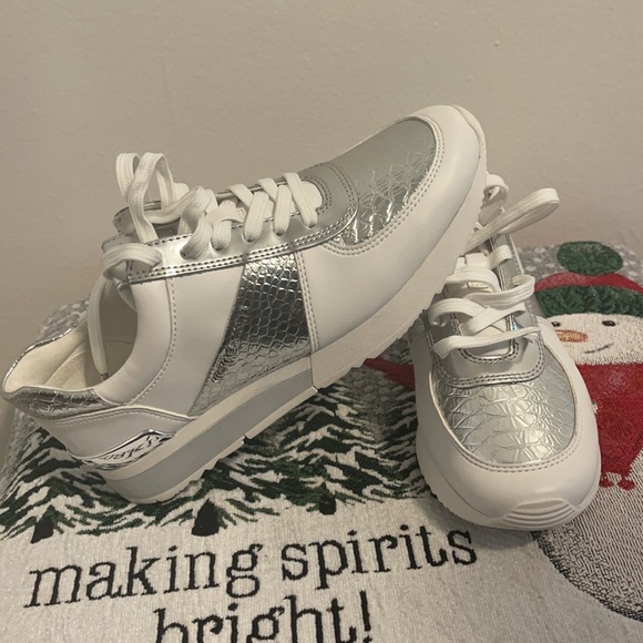 Tenis MK - Picture 2 of 3